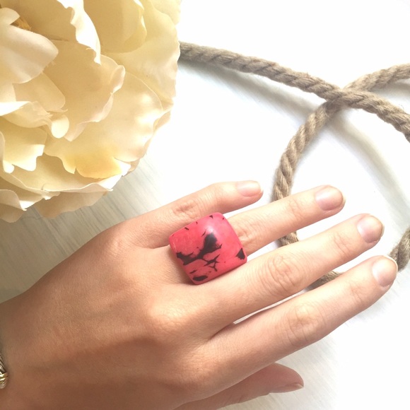 Boho Horn Ring "Magenta"
