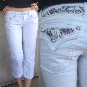 White Miss Me Bermuda Capris