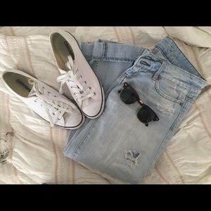 American eagle white wash torn Capri pants