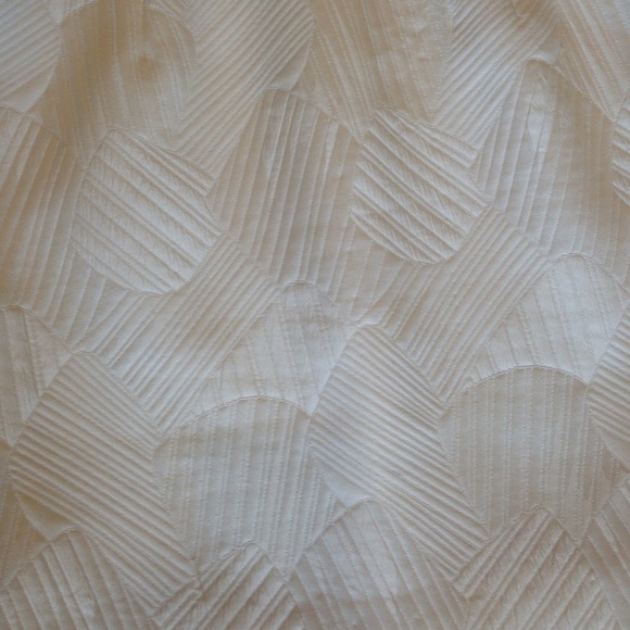 💥sale💥BCBG white fitted cocktail dress💋 - Picture 4 of 4