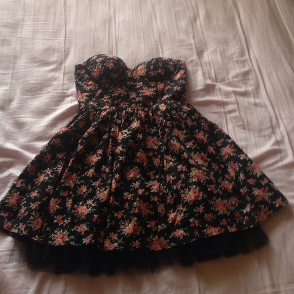 Nice Floral Strapless Boob Lift Dress