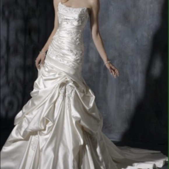 Maggie Sottero Rowena Wedding Dress - Picture 2 of 4