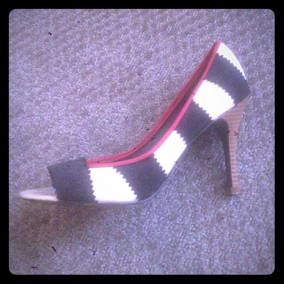 Striped pumps 6.5 - Picture 1 of 4