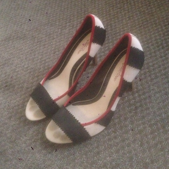 Striped pumps 6.5 - Picture 2 of 4