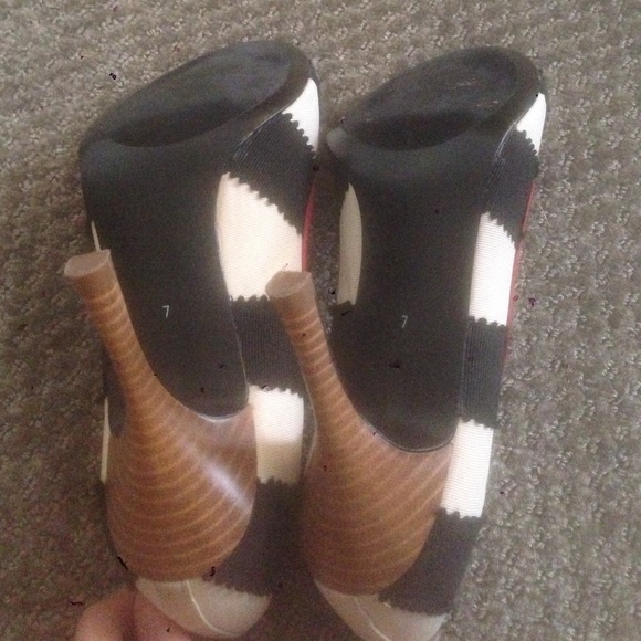 Striped pumps 6.5 - Picture 3 of 4