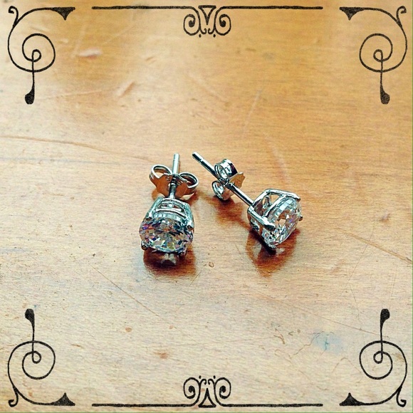 💎2.00 cttw Genuine White Topaz Earrings 💎