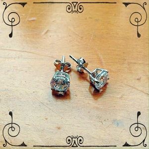 💎2.00 cttw Genuine White Topaz Earrings 💎