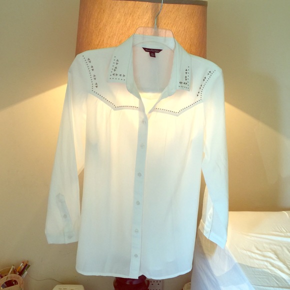 American Eagle 100% polyester shirt