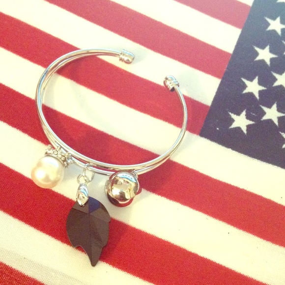 🍃Leaf Tiara Pearl Cuff🍂