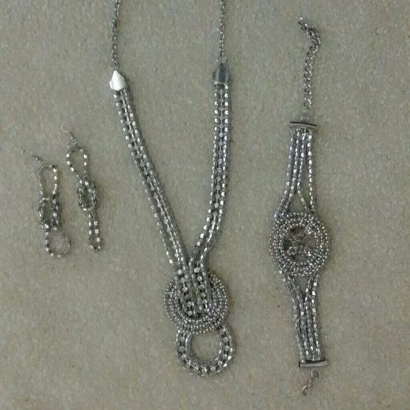 SET!!! The Knot Statement