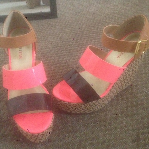 Color blocked wedge - Picture 1 of 4
