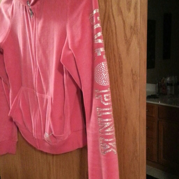 Zip up - Picture 3 of 4