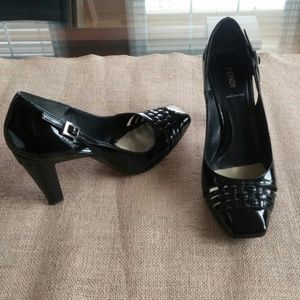 Fendi size 9 black heels