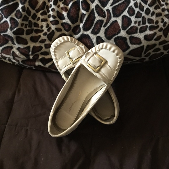 Cute light beige buckle flats