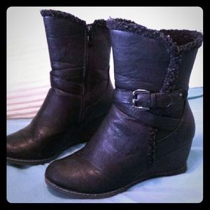 Black wedge boots
