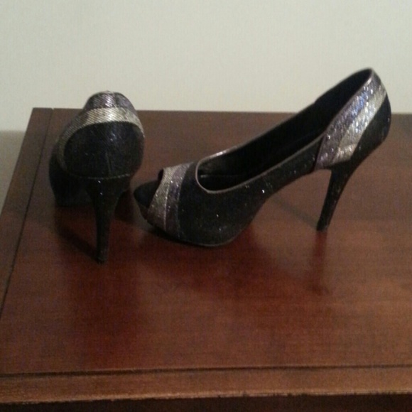 Heels - Picture 3 of 3