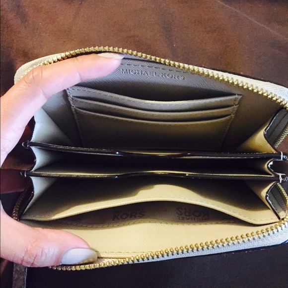 Michael Kors Phone Clutch - Picture 3 of 3