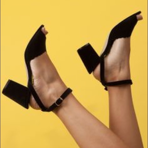 NWT Vegan AA Black Strappy Heels 9 - Picture 2 of 4