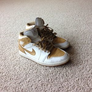 Jordan Retro 1 "Golden Moment"