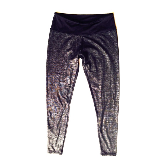 Shiny black running capris pants