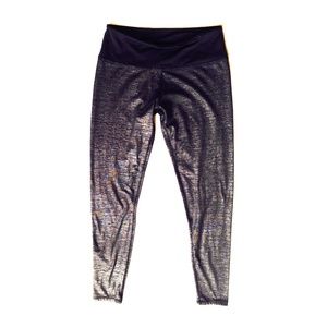 Shiny black running capris pants