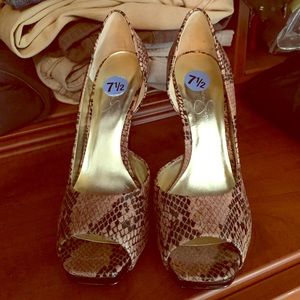 Jessica Simpson stilettos