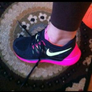 Worn a hand ful of times nike black and pink