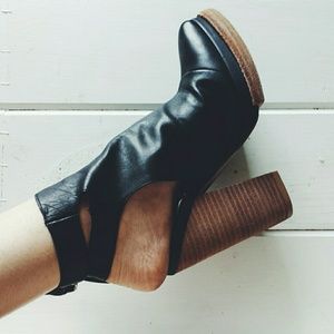 🌺PM EDITOR PICK Jeffrey Campbell OpenBack Bootie