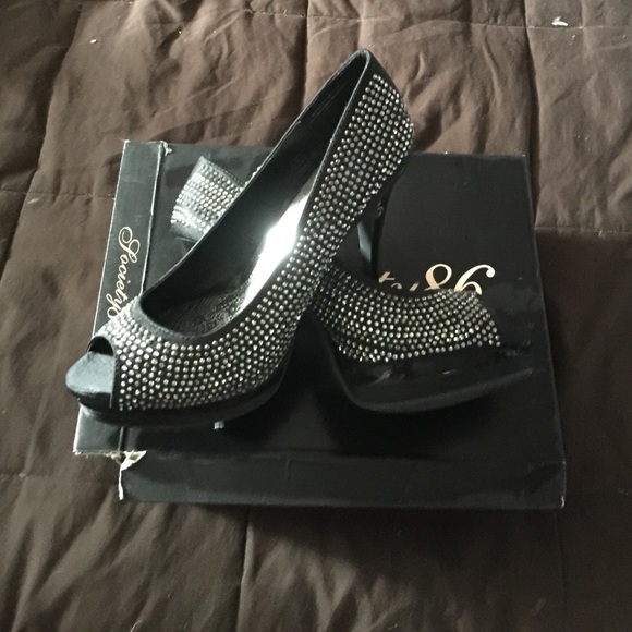 BUNDLE for mzkimn🎀👌💄Blinged out brand new heels