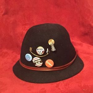 Fun wool hat with removable buttons.