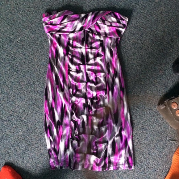 Cute strapless short dress - Picture 3 of 4