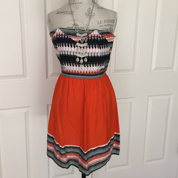 Urban Outfitters Dresses & Skirts - 🎉Final Price🎉Silence + Noise Strapless Dress