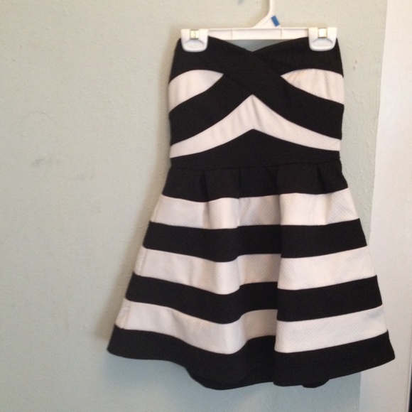 Strapless top