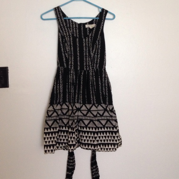 Patterned black and white dress