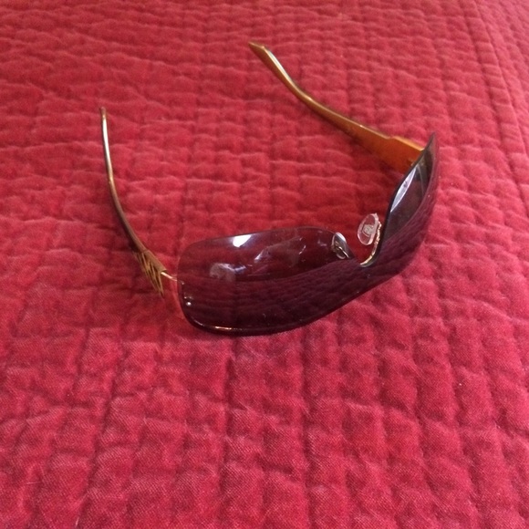 Sun glasses - Picture 2 of 3