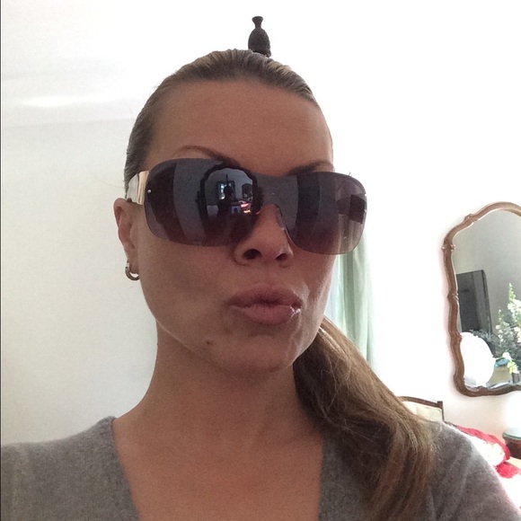 Sun glasses - Picture 3 of 3