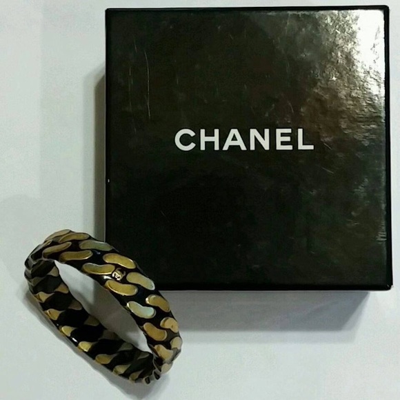 (Willing to Drop price) Chanel bracelet - Picture 1 of 4