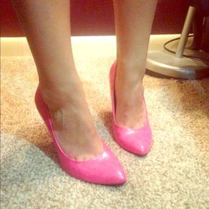 Size 7 pink point heels