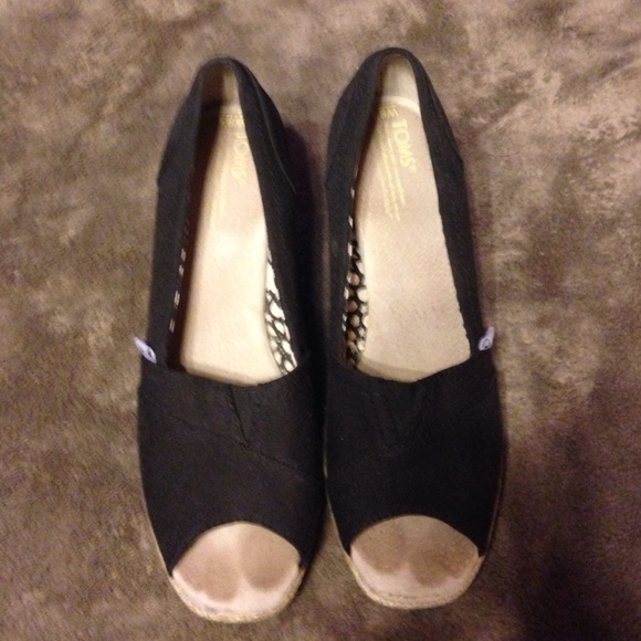 TOMS wedges