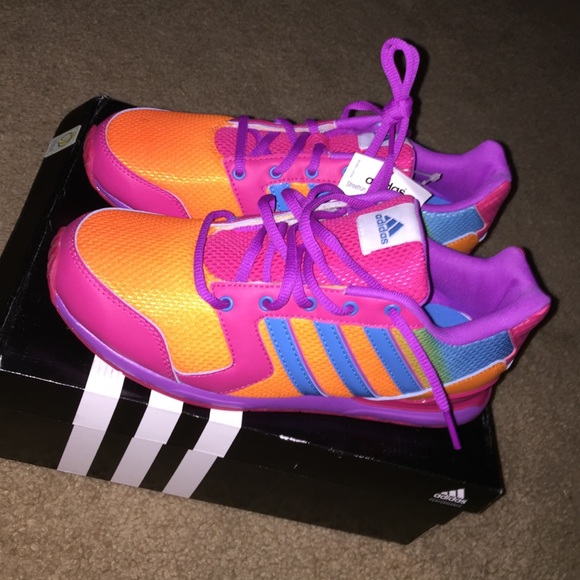 BRAND NEW ADIDAS 😍