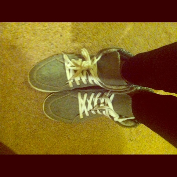 ROXY high top shoes, they're flexible, cute,comfy