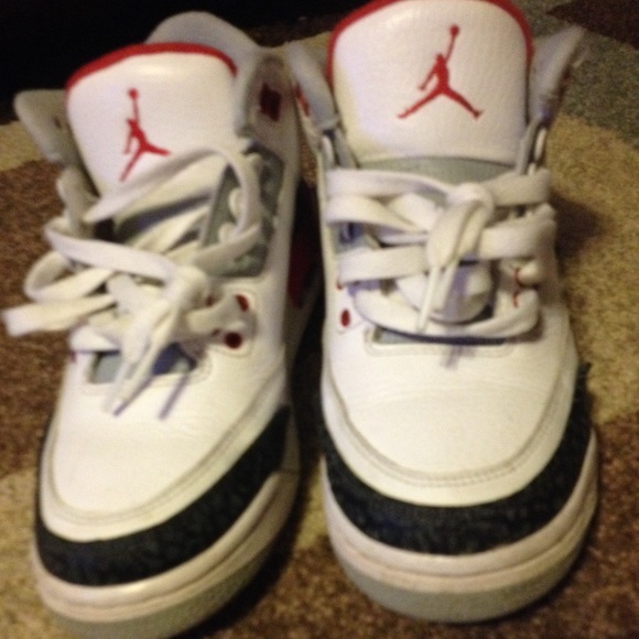 Fire red 3s - Picture 2 of 3