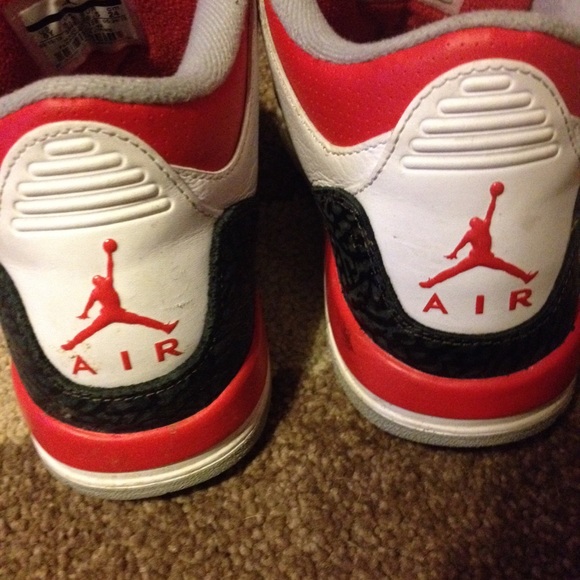 Fire red 3s - Picture 3 of 3