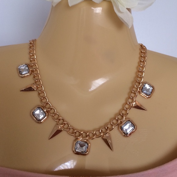 🆕 chunky diamond spiked choker