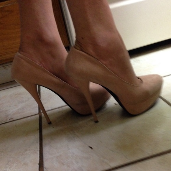 Pale pink suede pumps