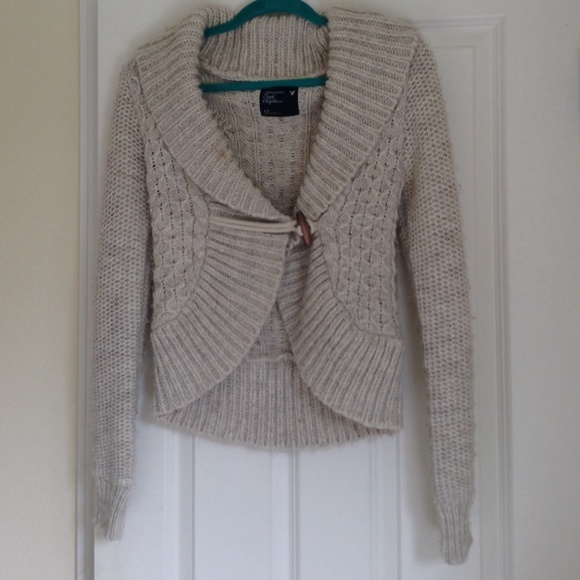 American eagle cream sweater