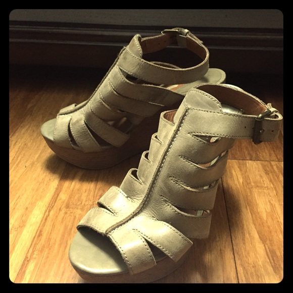 Max studio leather wedges
