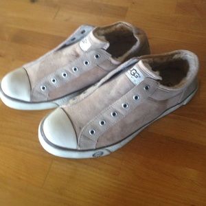 UGG AUSTRALIA SLIP ON'S