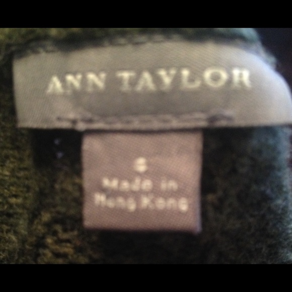 Green sweater - Picture 2 of 2