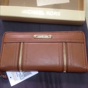 Michael kors wallet